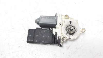 MOTOR ELEVALUNAS DELANTERO DERECHO SEAT TOLEDO  - M.1205553 / 105527301