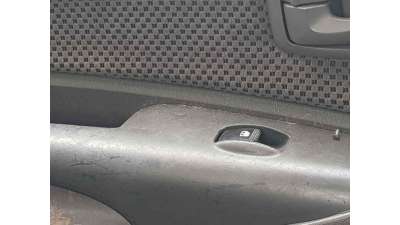 MANDO ELEVALUNAS TRASERO IZQUIERDO HYUNDAI TUCSON 2.0 CRDi (113 CV) DE 2005 - D.4574538