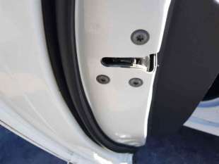 CERRADURA PUERTA TRASERA IZQUIERDA  RENAULT KOLEOS 2.0 dCi D FAP (150 CV) DE 2011 - D.4577167 / 825037711R