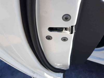 CERRADURA PUERTA TRASERA IZQUIERDA  RENAULT KOLEOS 2.0 dCi D FAP (150 CV) DE 2011 - D.4577167 / 825037711R