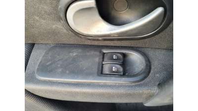 MANDO ELEVALUNAS DELANTERO IZQUIERDO  RENAULT CLIO GRANDTOUR 1.5 dCi D (86 CV) DE 2008 - D.4590814