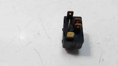 MANDO ELEVALUNAS TRASERO IZQUIERDO AUDI A4 AVANT  - M.1232598 / 4D0959855