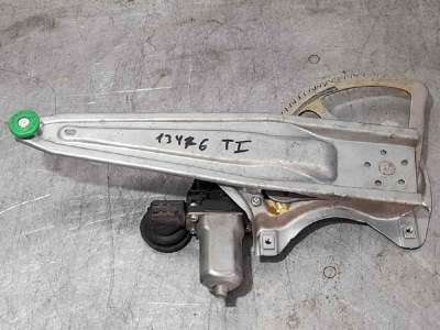 ELEVALUNAS TRASERO IZQUIERDO TOYOTA YARIS 1.3 16V (99 CV) DE 2013 - D.4568526 / 857100D100