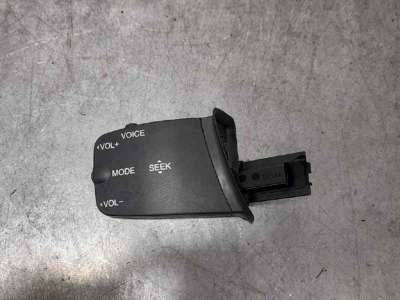 MANDO RADIO FORD FOCUS LIM. 1.8 TDCi Turbodiesel (116 CV) DE 2009 - D.4596300 / SIN REF