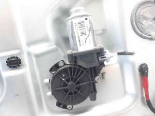 ELEVALUNAS DELANTERO IZQUIERDO HYUNDAI SANTA FÉ II (2005-2015) - L.6317414 / 824502B000