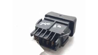 MANDO ELEVALUNAS DELANTERO DERECHO OTROS VEHICULOS - L.6420688 / 645847