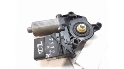 MOTOR ELEVALUNAS TRASERO DERECHO VOLKSWAGEN GOLF IV (1997-2004) 1.6 100CV 1595CC - L.6596954 / 0130821766