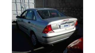 FORD FOCUS BERLINA Trend 2002 4p - 14411
