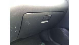 GUANTERA TOYOTA COROLLA 1.4 Turbodiesel (90 CV) DE 2006 - D.4730657