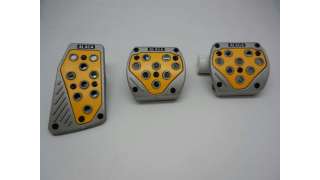 PEDAL ACELERADOR ACCESORIO UNIVERSAL - 1052245 / 8424445597192 - JUEGO DE 3 CUBREPEDALES METALICO AMARILLO SPORT. NUEVO. PEDALSE