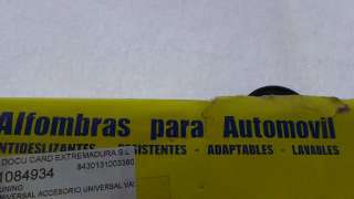 TUNING ACCESORIO UNIVERSAL - 1084934 / 8430131003380 - LOYDL  JUEGO ALFOMBRAS UNIVERSALES 4 PIEZAS, NEGRA CON FLOR ROSA.