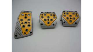 PEDAL ACELERADOR ACCESORIO UNIVERSAL - 1052245 / 8424445597192 - JUEGO DE 3 CUBREPEDALES METALICO AMARILLO SPORT. NUEVO. PEDALSE