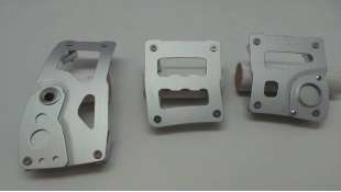 PEDAL ACELERADOR ACCESORIO UNIVERSAL - 1052253 / 8022474161621 - JUEGO DE 3 CUBREPEDALES METALICO . NUEVO. PEDALSET METAL 3 UNIT 2