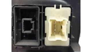 MANDO ELEVALUNAS CENTRAL DACIA SANDERO (2008-) 1.2 16V 75CV 1149CC - L.7690996 / 275009384R