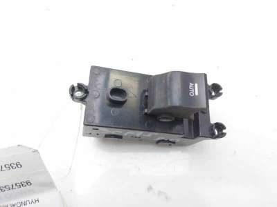 MANDO ELEVALUNAS DELANTERO DERECHO HYUNDAI I40 (2012-) 1.7 CRDI 116CV 1685CC - L.7941803 / 935753Z000