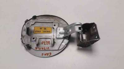 TAPA EXTERIOR COMBUSTIBLE SUZUKI GRAND VITARA JB  - M.502800 / TAPA EXTERIOR COMBUSTIBLE