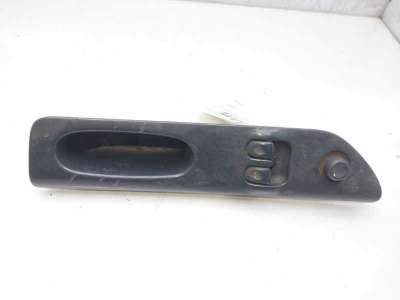 MANDO ELEVALUNAS DELANTERO IZQUIERDO RENAULT LAGUNA I (1997-2001) 1.6 16V (B568, B561) 107CV 1598CC - L.8046533 / 770169959
