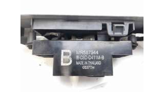 MANDO ELEVALUNAS DELANTERO DERECHO MITSUBISHI COLT VI (2004-2012) 1.3 LPG 95CV 1332CC - L.8082052 / MR587944