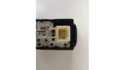 MANDO ELEVALUNAS TRASERO DERECHO TOYOTA AURIS  - M.647527 / 192801