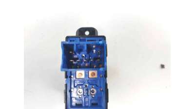 MANDO ELEVALUNAS DELANTERO DERECHO KIA RIO  - M.708104 / 935751W010