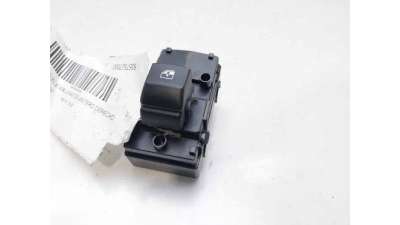 MANDO ELEVALUNAS DELANTERO DERECHO OTROS VEHICULOS - L.8181838 / 83575J7000