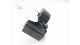 MANDO ELEVALUNAS DELANTERO DERECHO OTROS VEHICULOS - L.8181838 / 83575J7000