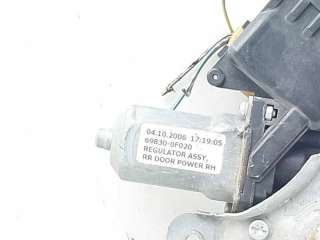 ELEVALUNAS TRASERO DERECHO TOYOTA COROLLA VERSO (2005-2009) 2.2 D-4D (AUR10) 136CV 2231CC - L.8223786 / 698300F020