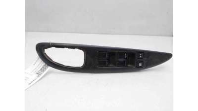MANDO ELEVALUNAS DELANTERO IZQUIERDO NISSAN PRIMERA (2002-2006) 1.6 109CV 1597CC - L.8246108 / 25401AV640