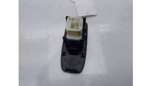 MANDO ELEVALUNAS DELANTERO DERECHO MITSUBISHI MONTERO III (2000-2006) 3.2 DI-D (V68W) 160CV 3200CC - L.8260451 / MR445659