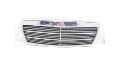 REJILLA DELANTERA MERCEDES-BENZ CLASE E (1995-1997) E 300 D (210.020) 136CV 2996CC - L.8263193 / 2108880023