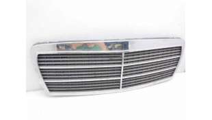 REJILLA DELANTERA MERCEDES-BENZ CLASE E (1995-1997) E 300 D (210.020) 136CV 2996CC - L.8263193 / 2108880023 2