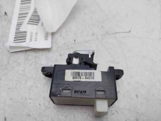 MANDO ELEVALUNAS DELANTERO DERECHO KIA CARENS IV (2013-) 1.7 CRDI 116CV 1685CC - L.8264138 / 93575A4020
