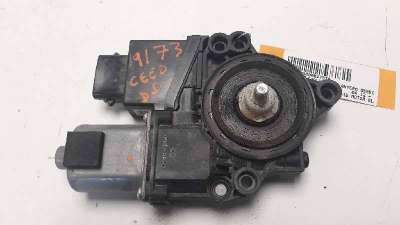 MOTOR ELEVALUNAS DELANTERO DERECHO KIA CEED  - M.827574 / 82460A2010