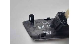 MANDO ELEVALUNAS TRASERO IZQUIERDO TOYOTA RAV 4 IV (2012-) - L.8352663 / 7427242030