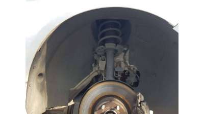 PLASTICO PASE RUEDA DEL. DCH. FORD...