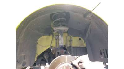 PLASTICO PASE RUEDA DEL. DCH. FORD...