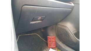 GUANTERA TOYOTA RAV4...