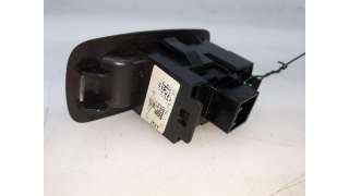 MANDO ELEVALUNAS TRASERO DERECHO TOYOTA COROLLA (E12) 2001-2004 - 1526784 / 8480102411B1