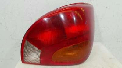 PILOTO TRASERO DERECHO FORD FIESTA BERLINA 1997- - 983067 / 1044154