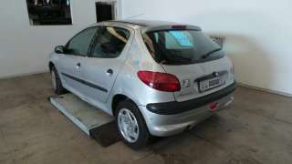 peugeot 206 berlina 1998-2010 del año 2002