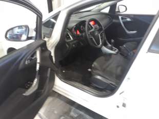 opel astra j sports tourer 2010-2015 del año 2013 2