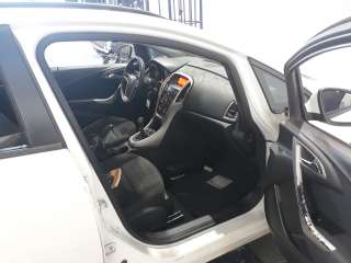 opel astra j sports tourer 2010-2015 del año 2013