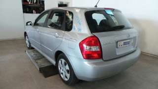 kia cerato 2004-2007 del año 2005