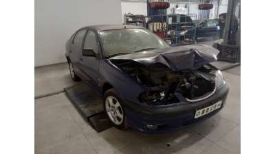 toyota avensis berlina (t 22) 1997-2003 del año 2000