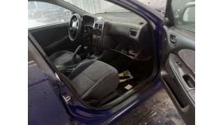 toyota avensis berlina (t 22) 1997-2003 del año 2000