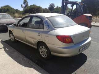 kia rio 2000-2005 del año 2001