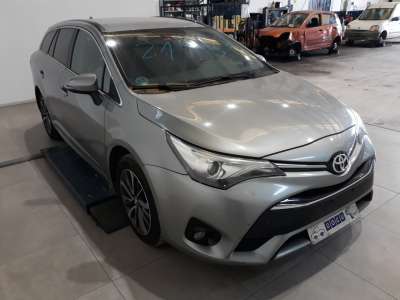 toyota avensis touring sports 2015-2018 del año 2016