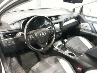 toyota avensis touring sports 2015-2018 del año 2016