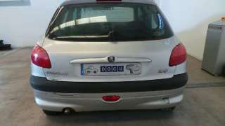peugeot 206 berlina 1998-2010 del año 2002