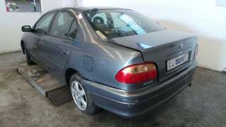 toyota avensis berlina (t 22) 1997-2003 del año 2001